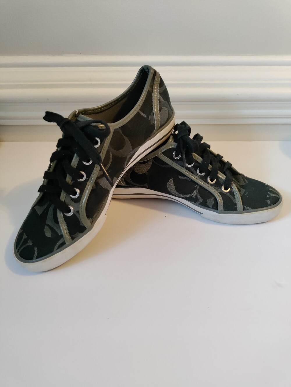 Coach Dee Signature Canvas Lace-Up Sneakers Size 6.5B